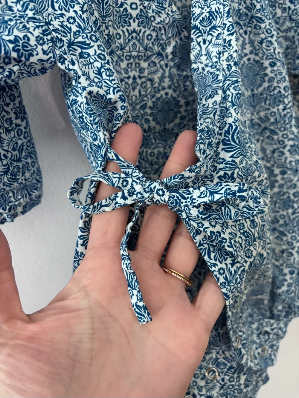 Lucky Wang NYC like new kimono onesie infant baby 6M blue white print floral